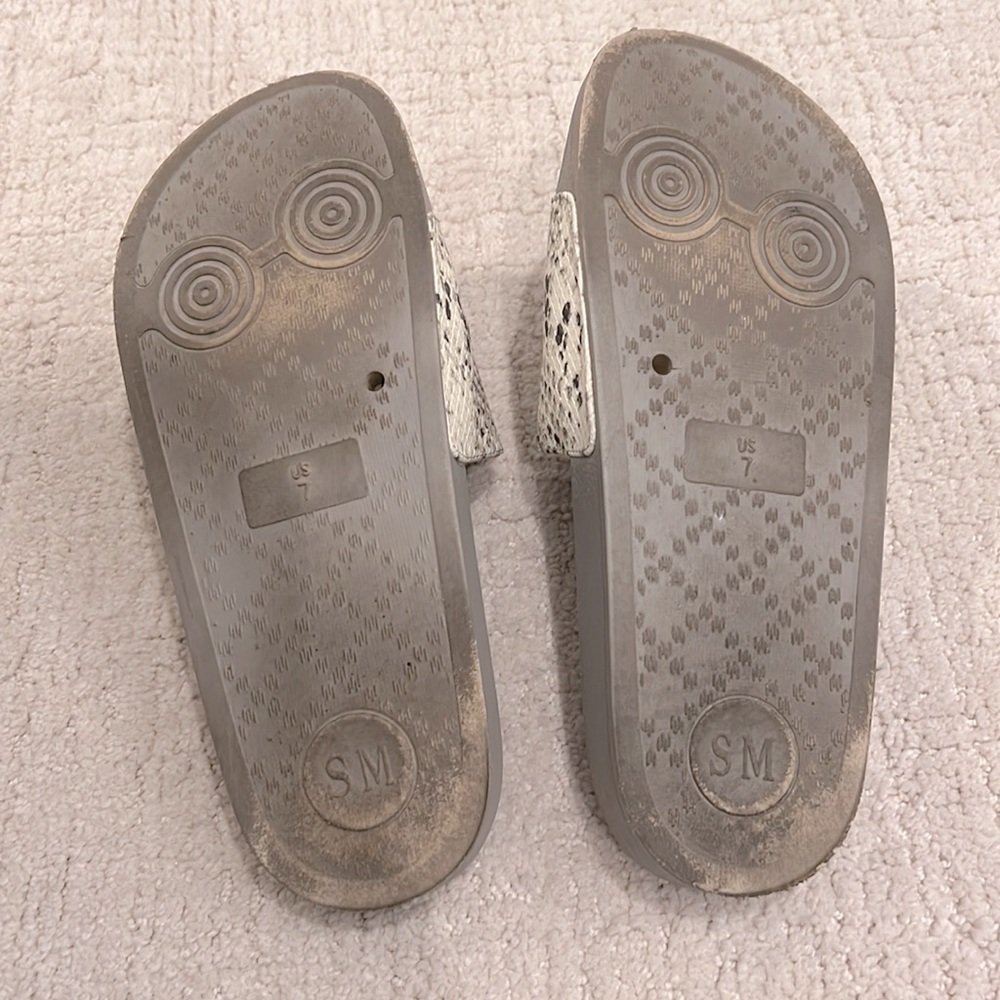 Steve Madden Snake Skin Pool Slides Size 7 - image 4